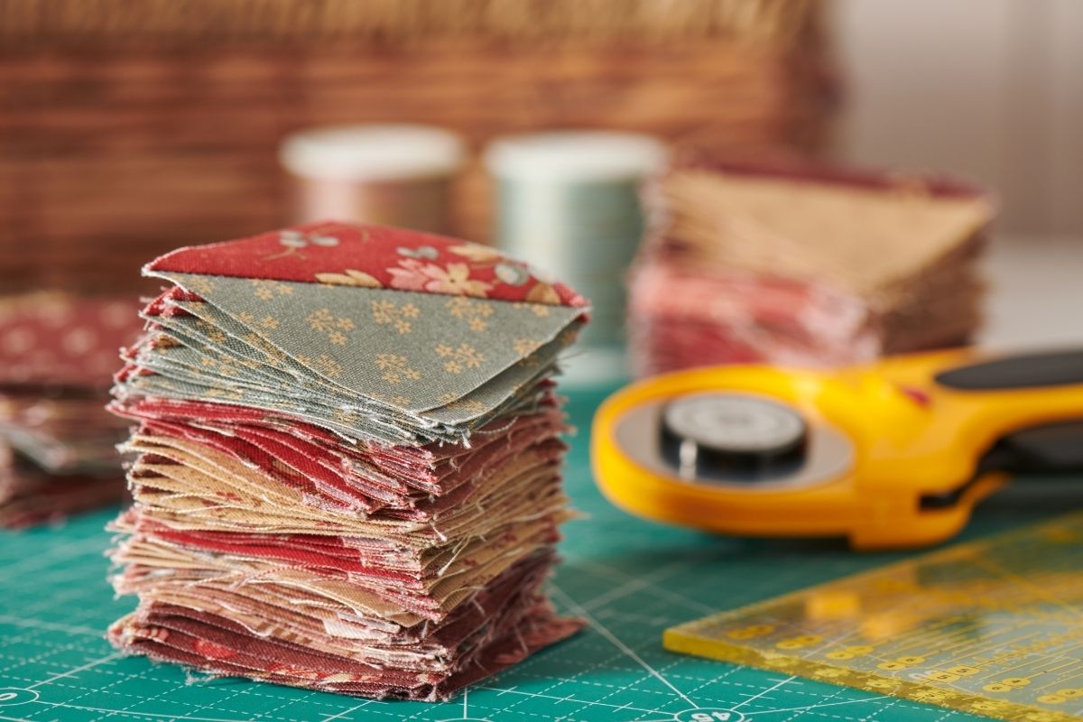 15 Stunning Half-Square Triangle Quilt Patterns