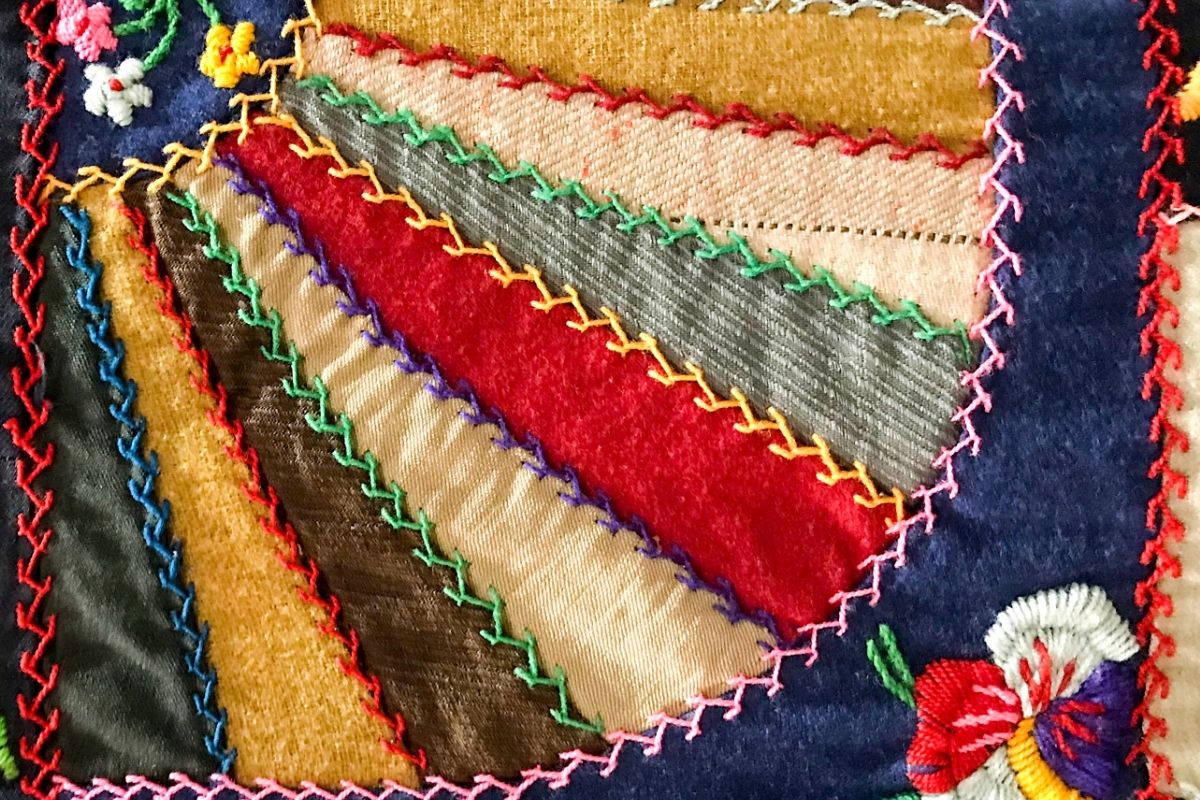 15 Stunning Half-Square Triangle Quilt Patterns