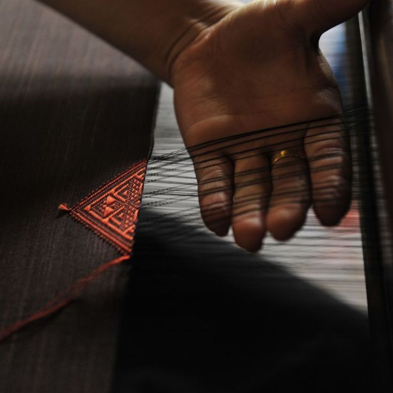 How Does A Loom Work?