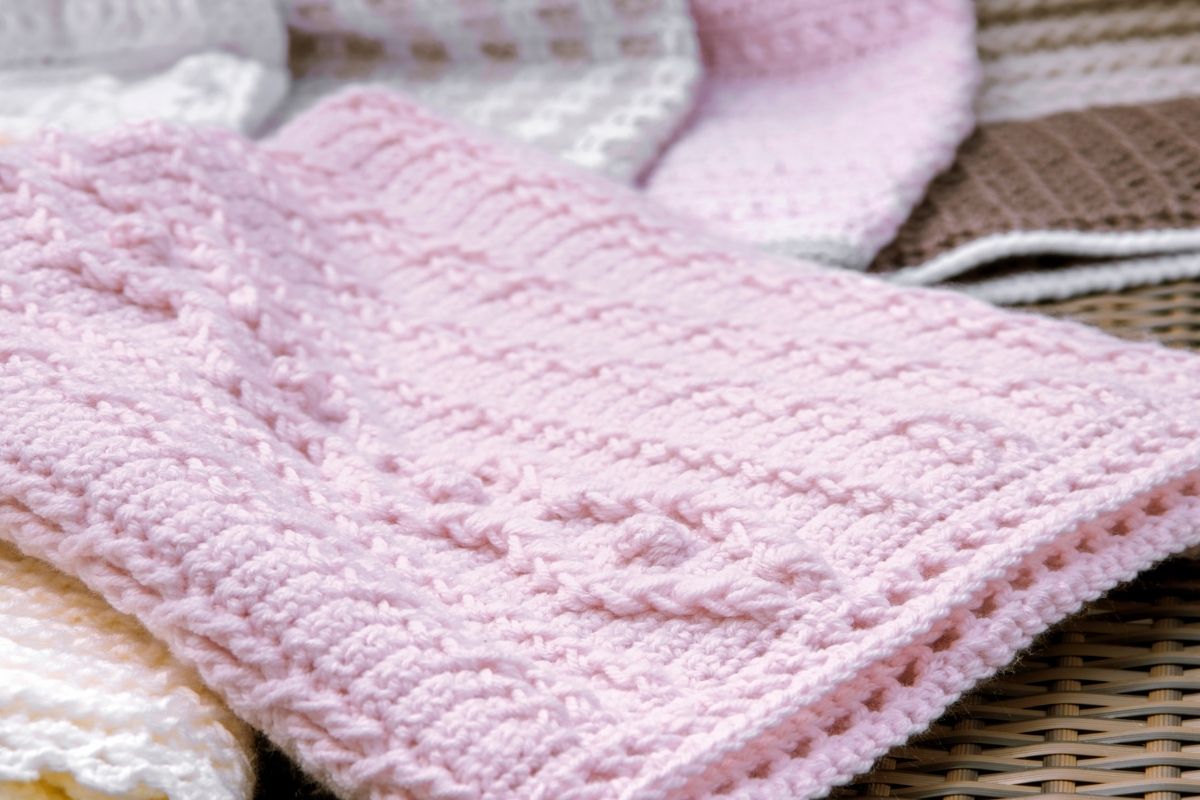 23 Lovely Cable Blanket Crochet Patterns (Including Pictures)