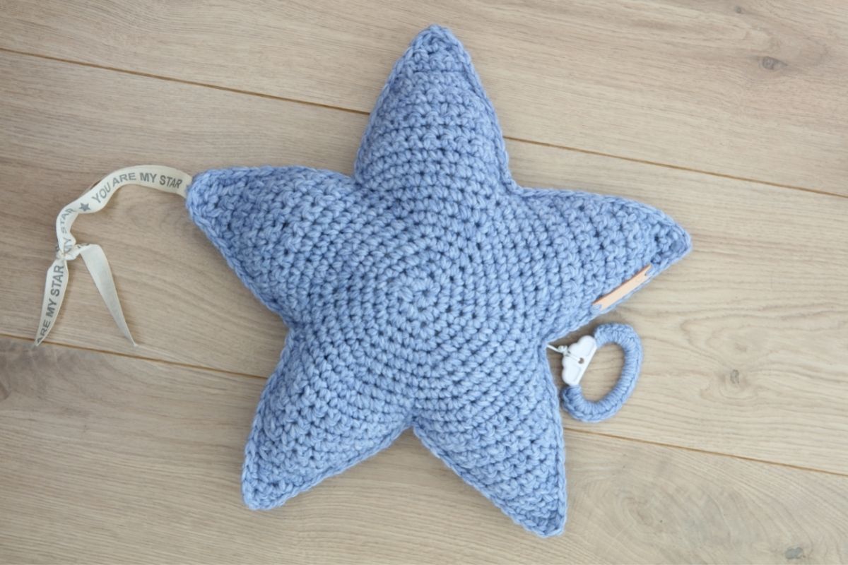 25 Interesting Crochet Star Patterns (Including Pictures)