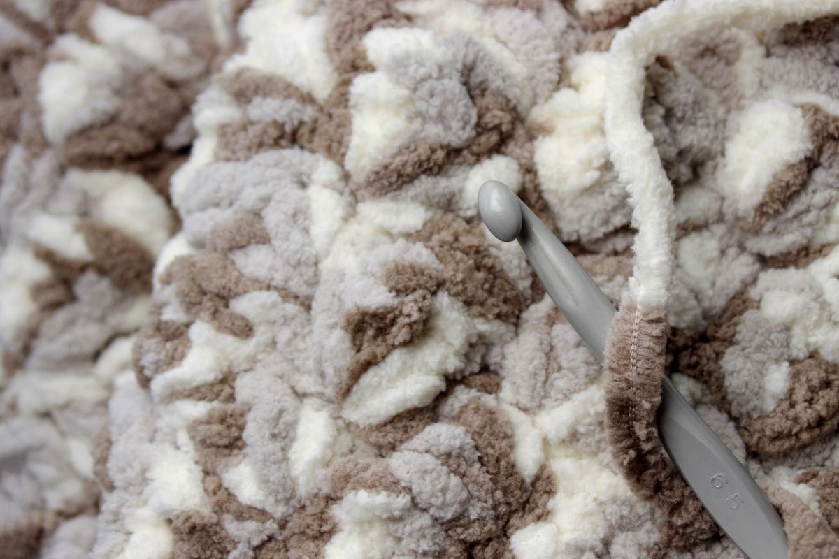 31 Incredible Bernat Blanket Yarn Crochet Patterns (Including Pictures)