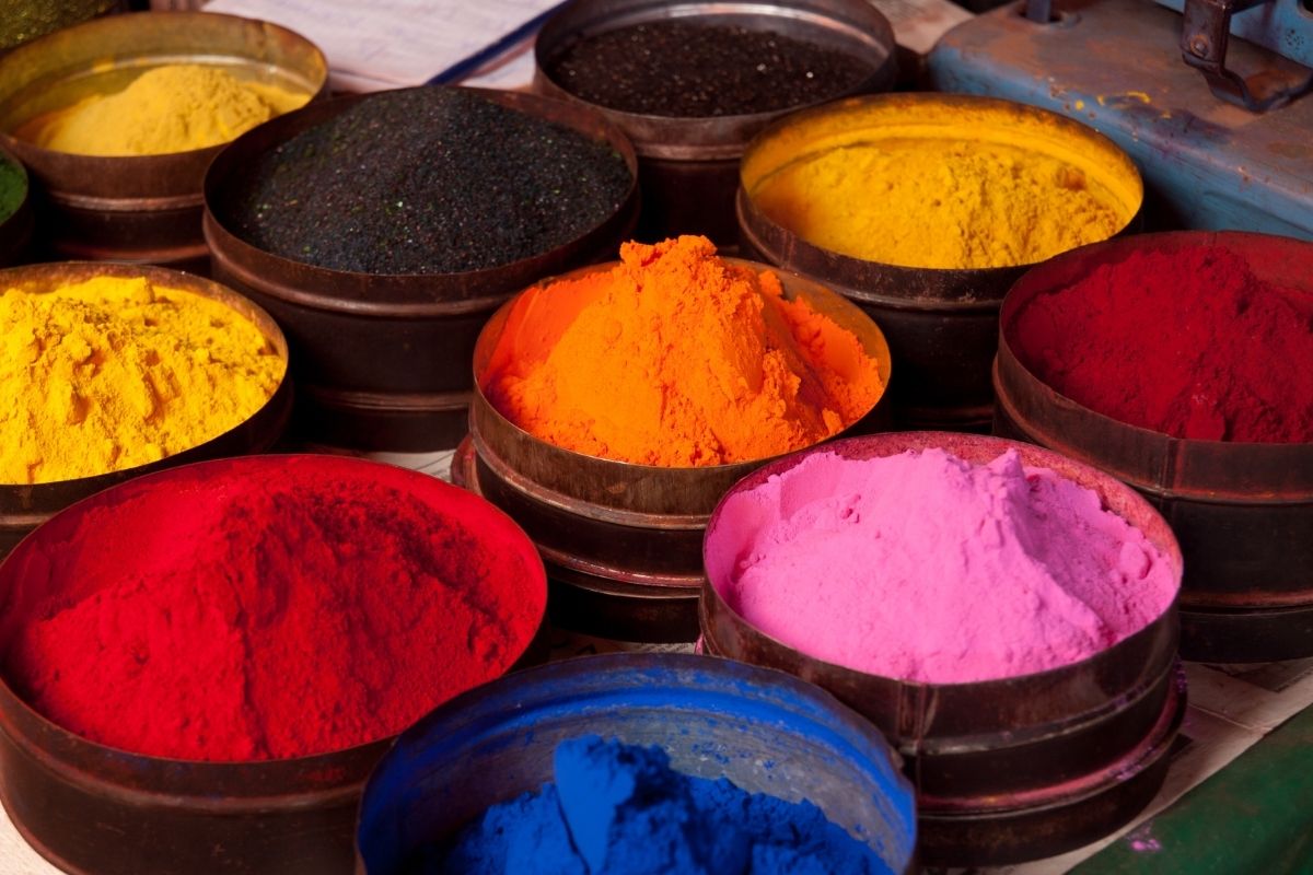 5 Fabulous Ways To Get Fabric Dye Off Skin (Including A Step By Step Guide)