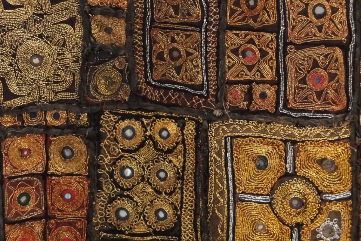 7 Best Quilt Wall Hangers To Show Off Your Quilts