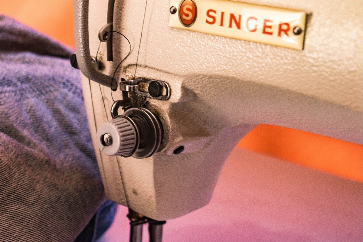 A Complete Guide To Singer Sewing Machine Models, History, And Value (1)
