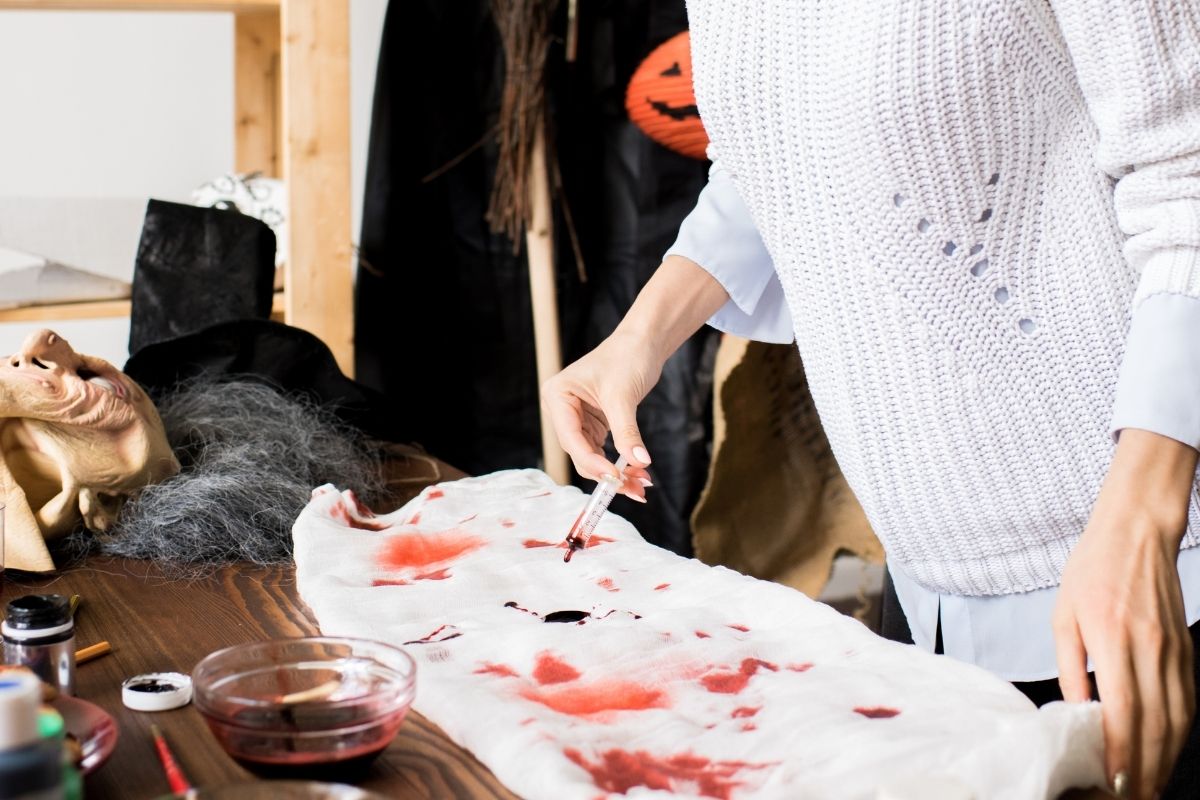 Can I Wash Acrylic Paint Out Of Clothes A Complete Guide To Removing Acrylic From Fabric!