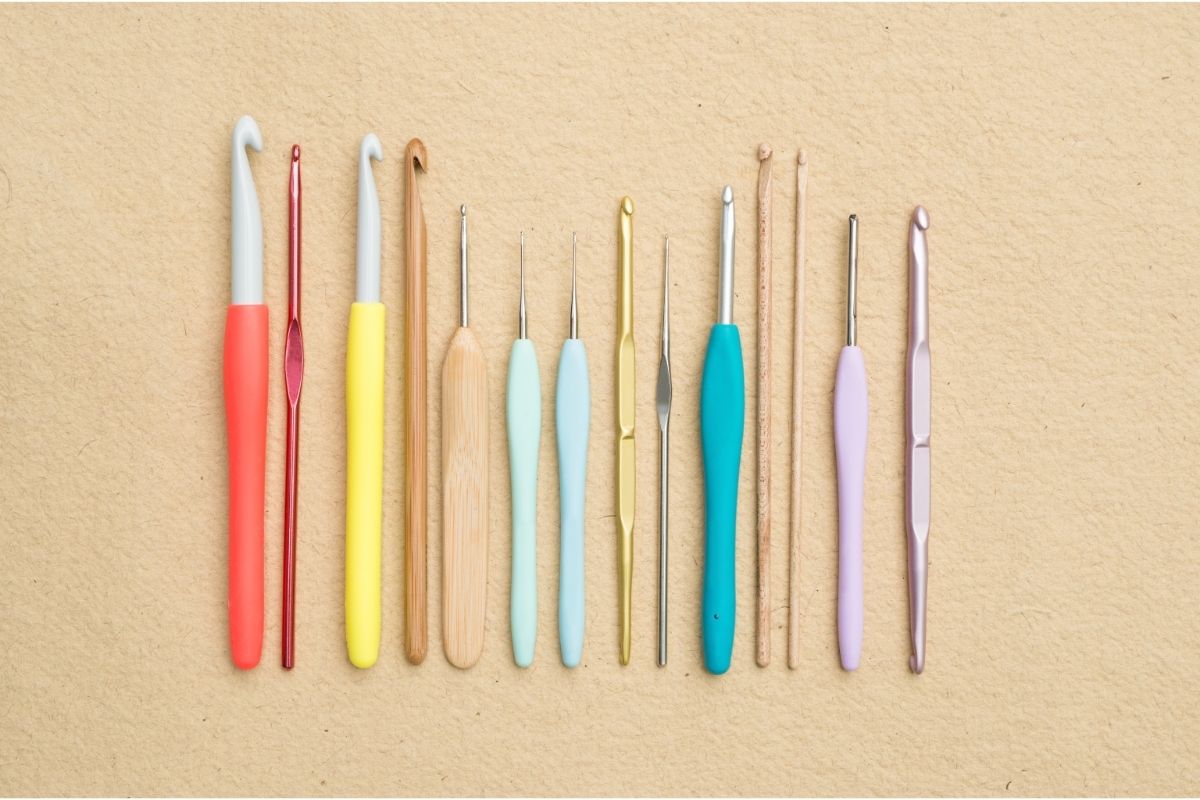 Crochet Hook Sizes - A Handy Guide To Sizes Chart & The Craft