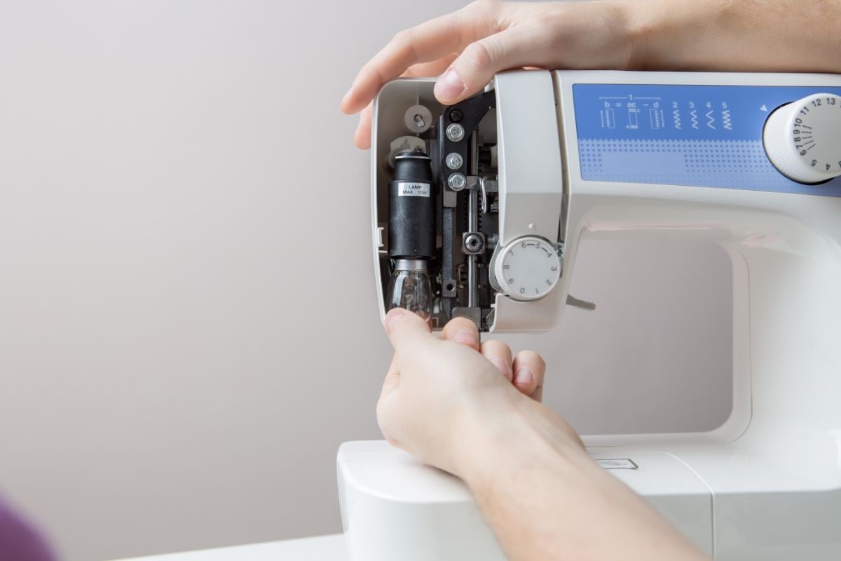 How To Repair A Sewing Machine By Yourself! Complete Guide (1)