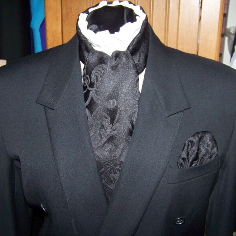 Ascot Collar