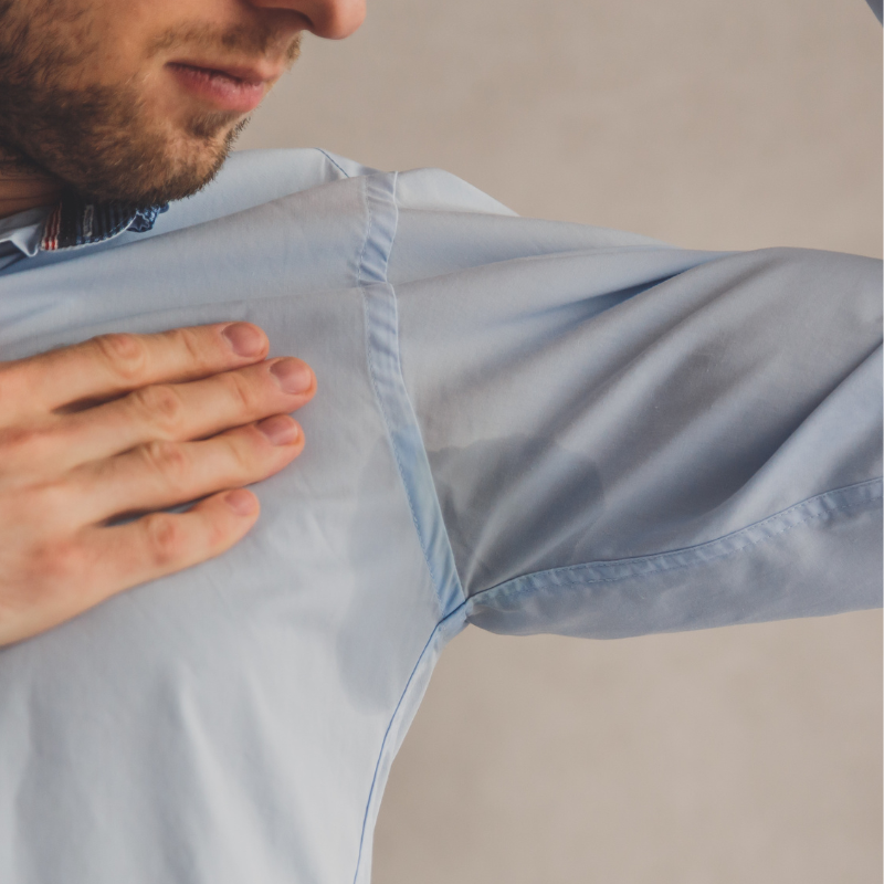 does polyester absorb sweat