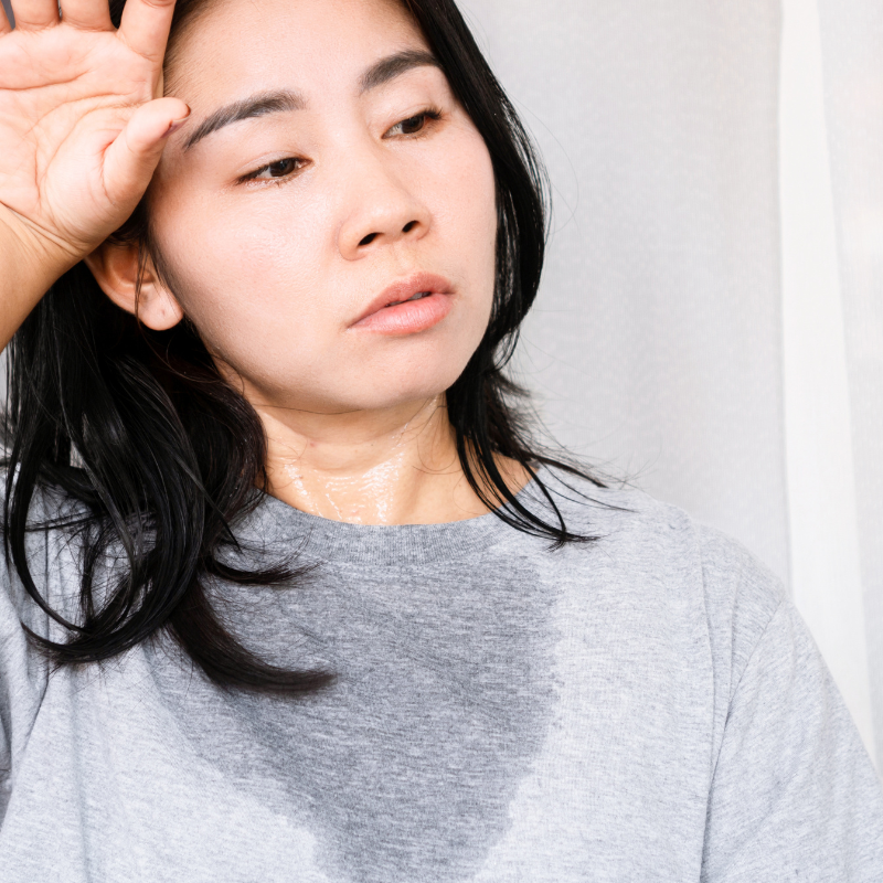 does polyester absorb sweat